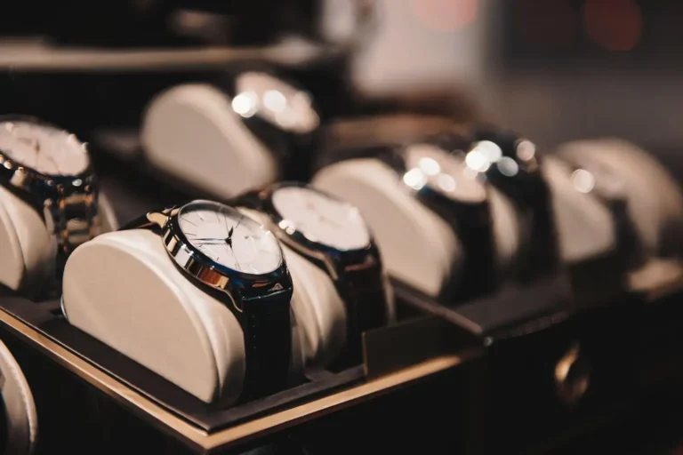 Choisir une montre de luxe à moins de 1000 euros