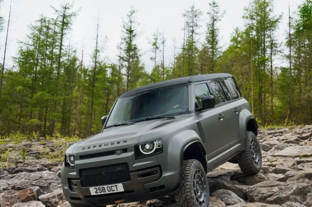 2025-land-rover-defender-octa