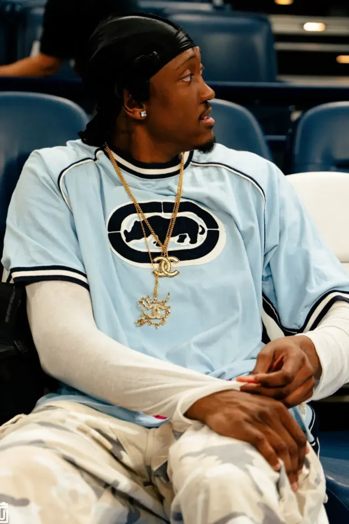 Jalen_J_Dub_Williams-ECKO_UNLTD_ECK_NBA_All_Star-profil-tshirt-court-close-up