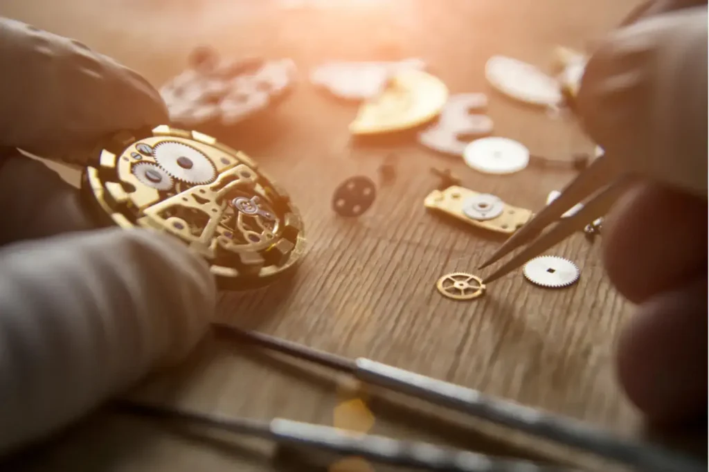 Maison Gousset - pièce détaché d'une montre de poche avec une main d'horloger