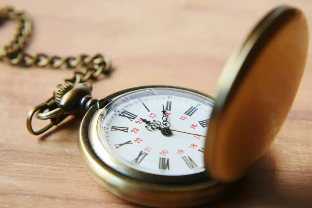 montre de poche-pexels-towfiqu-barbhuiya