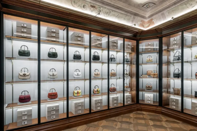 Défilé Gucci 2025 archives Florence Palazzo Settimanni-sac-gucci-grande vitrine