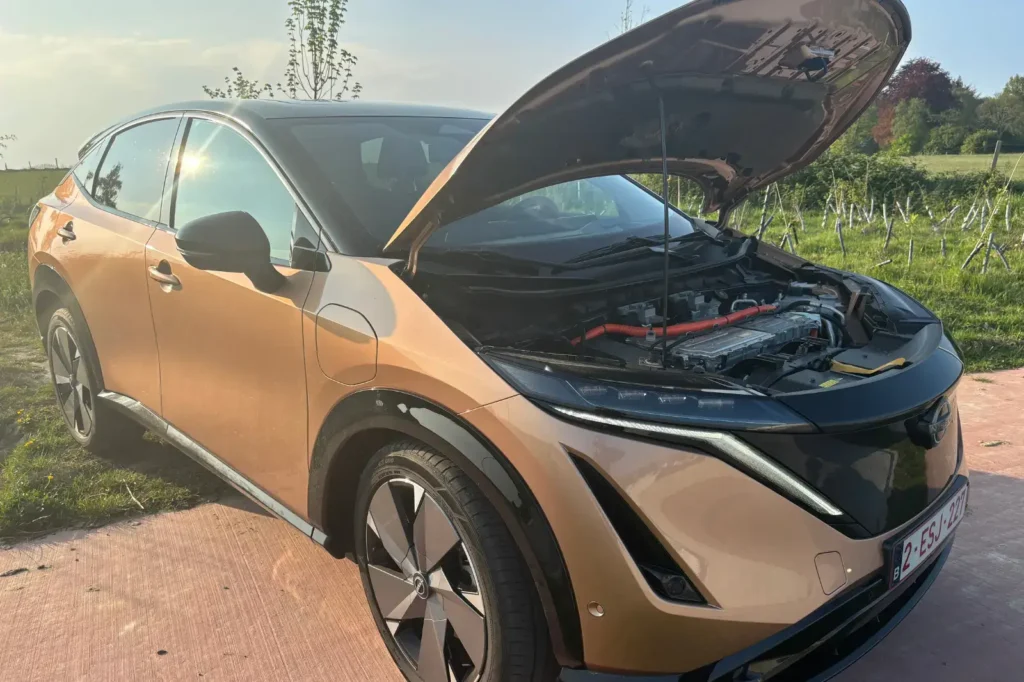 Nissan Ariya evolve 4wd e-force+20-capot ouvert coté passagé