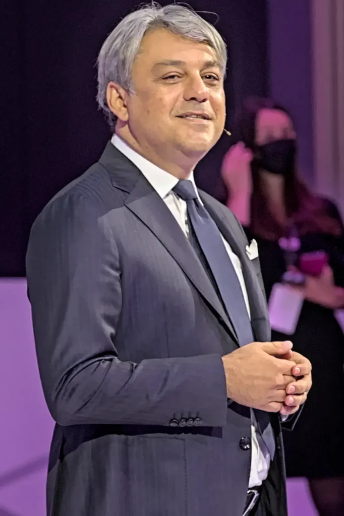 Luca de Meo-Kering-costume