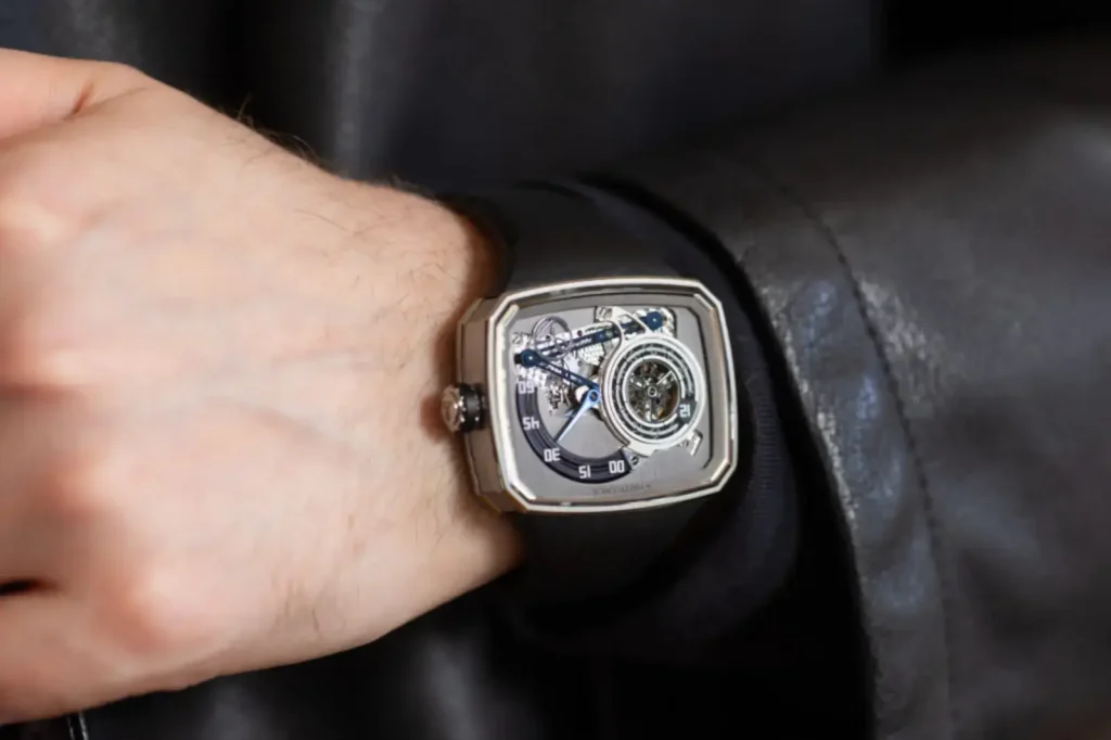Montre-HAUTLENCE-HLXX–porter une montre au poignet