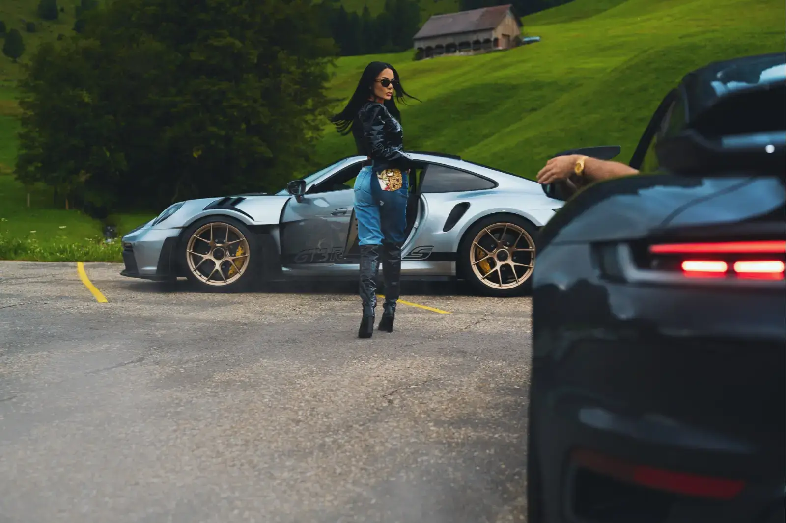 Porsche_911_GT3_RS_Livia_Walking_With_Porsche_Lineup