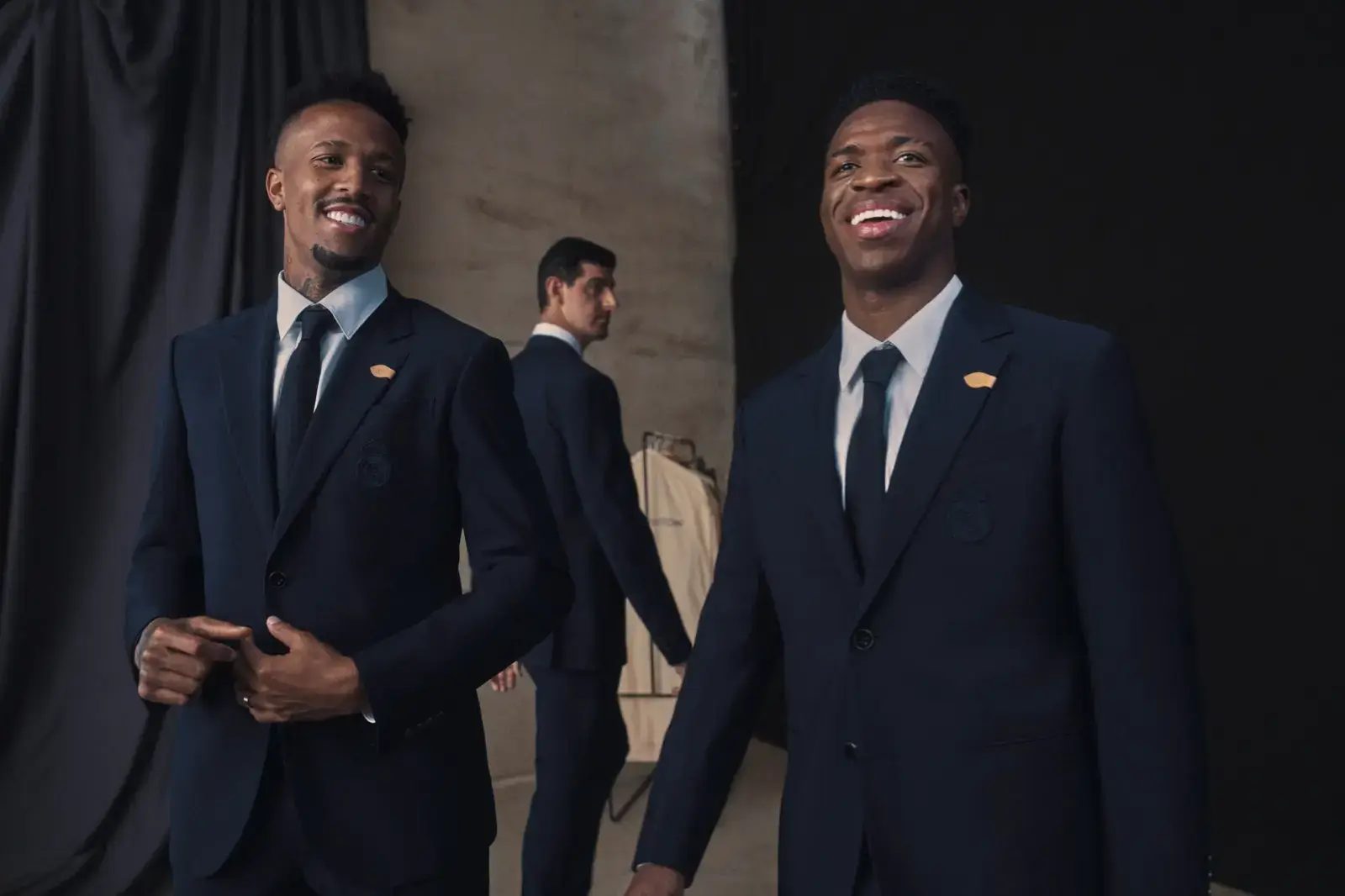 real-madrid-louis-vuitton-A.Davies-Vinicius-en avant plan et Coutois