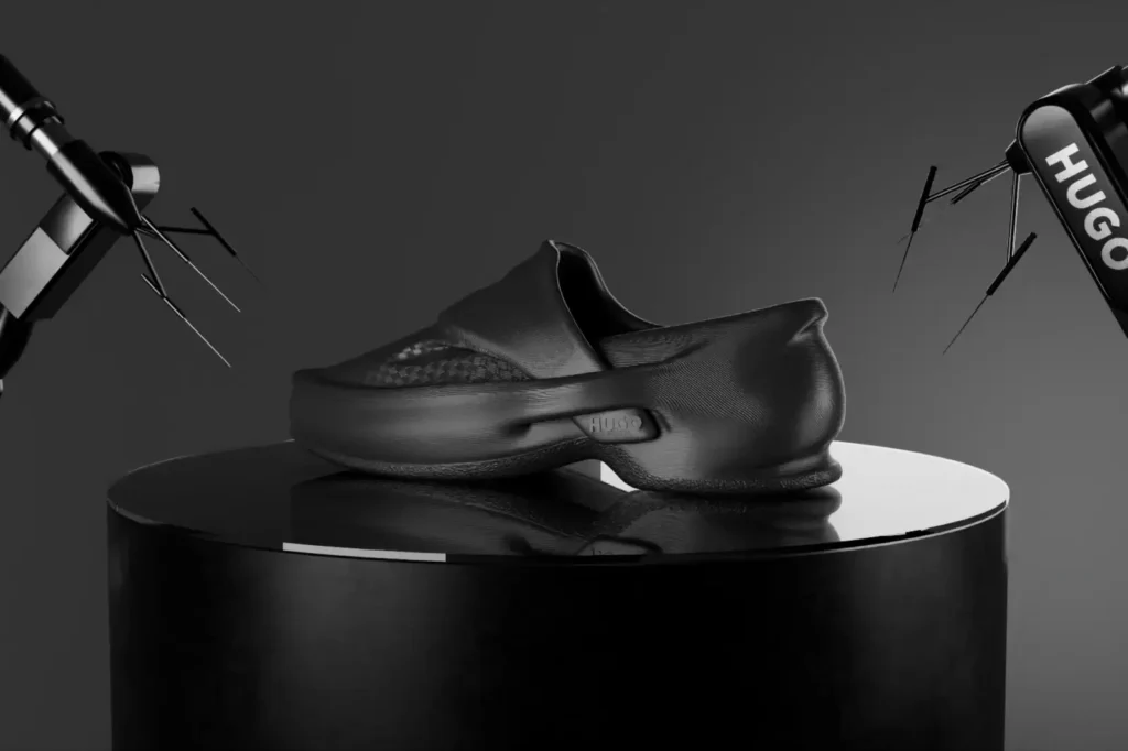 mocassin homme Hugo Boss 2025 HUGO FORWARD x Zellerfeld.mocassin noire profil sur socle