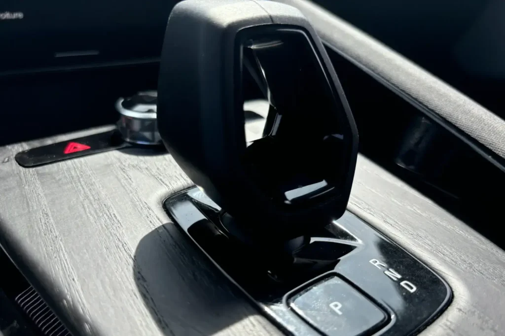 Essai Polestar 2 dual moteur 2025-pommeau de vitesse