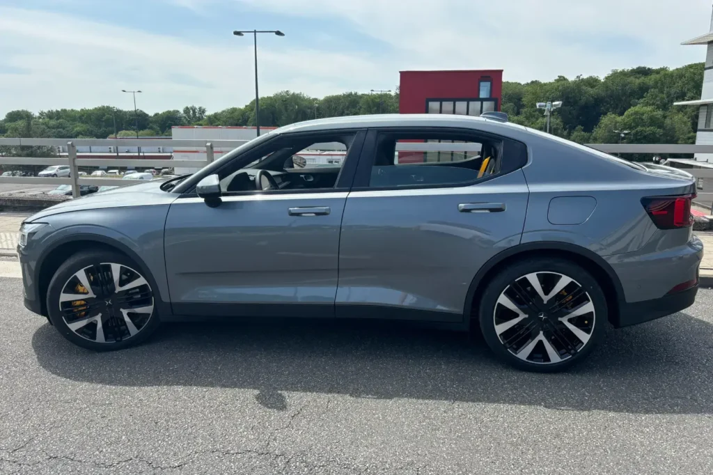 Essai Polestar 2 dual moteur 2025-profil coté conducteur