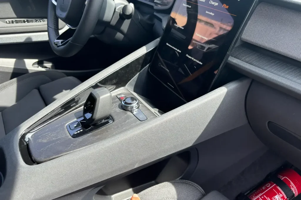 Essai Polestar 2 dual moteur 2025-tableau de bord depuis le siège passagé