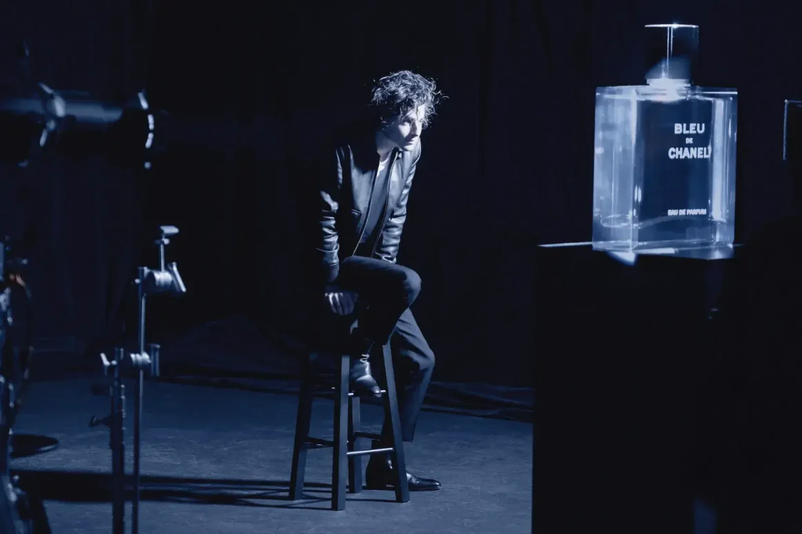 Bleu de Chanel - coulisse Timothée Chalamet dans les coulisses du Bleu - ALL-I-C Créateur - ANDREW COOPER _ CHANEL _ Crédits - ANDREW COOPER _ CHANEL Droits d'auteur - ©CHANEL