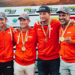 Championnat W2RC 2025-Loeb-Al_Attiyah-Gutiérrez Dacia Sandriders au Portugal-Homme-médaille
