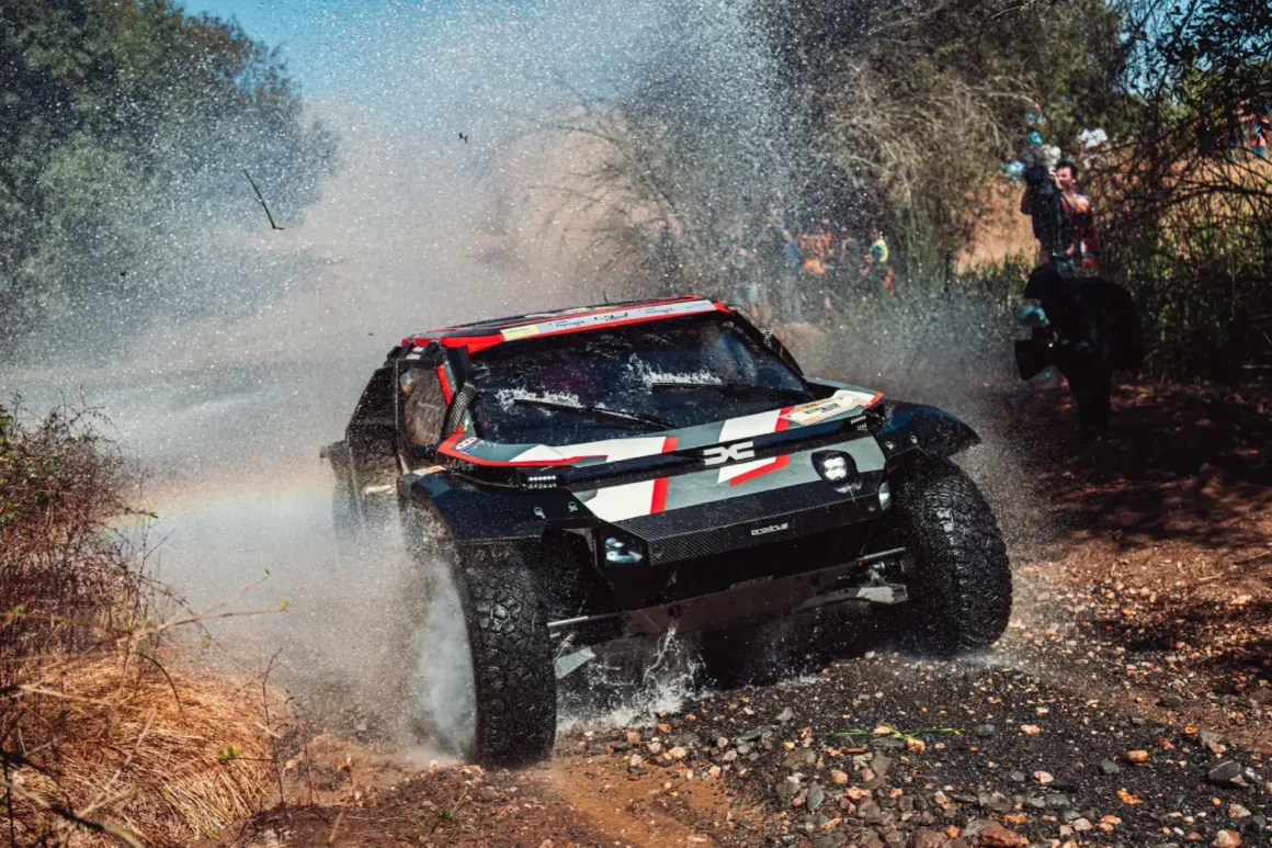 Championnat W2RC 2025-Loeb-Al_Attiyah-Gutiérrez -Dacia Sandriders au Portugal-passedu4x4-eau
