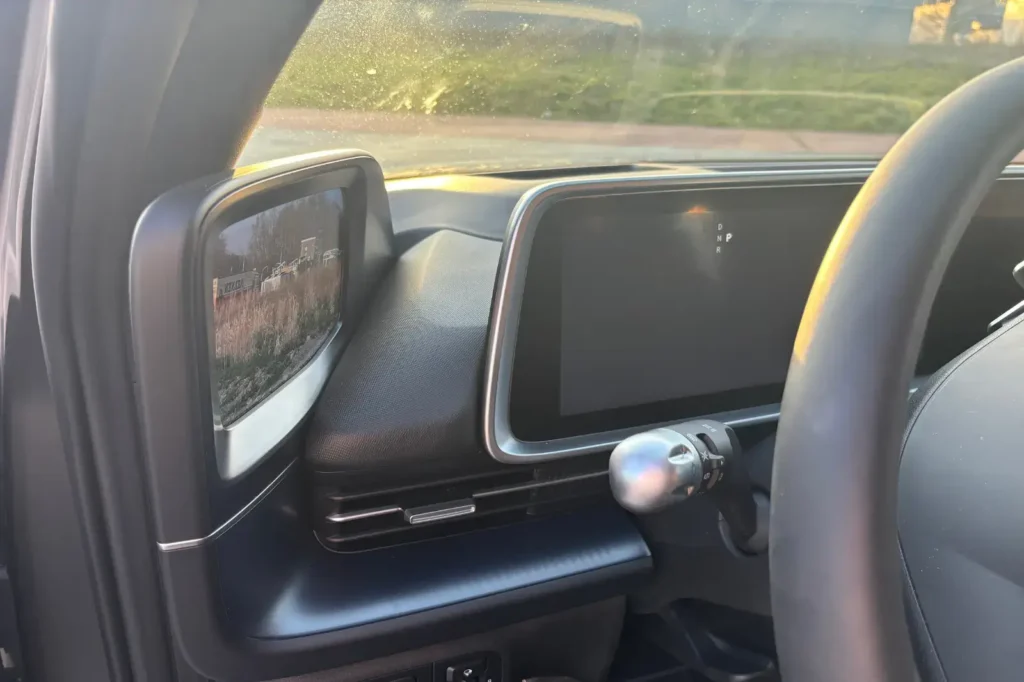 Hyundai-Ionic6-rétroviseur-caméra-extérieur