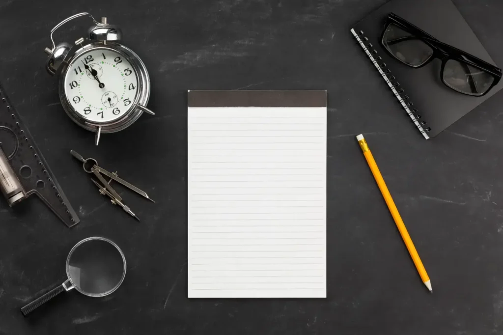 Montre Suisse - educational-elements-arrangement-with-empty-notepad-Image by freepik