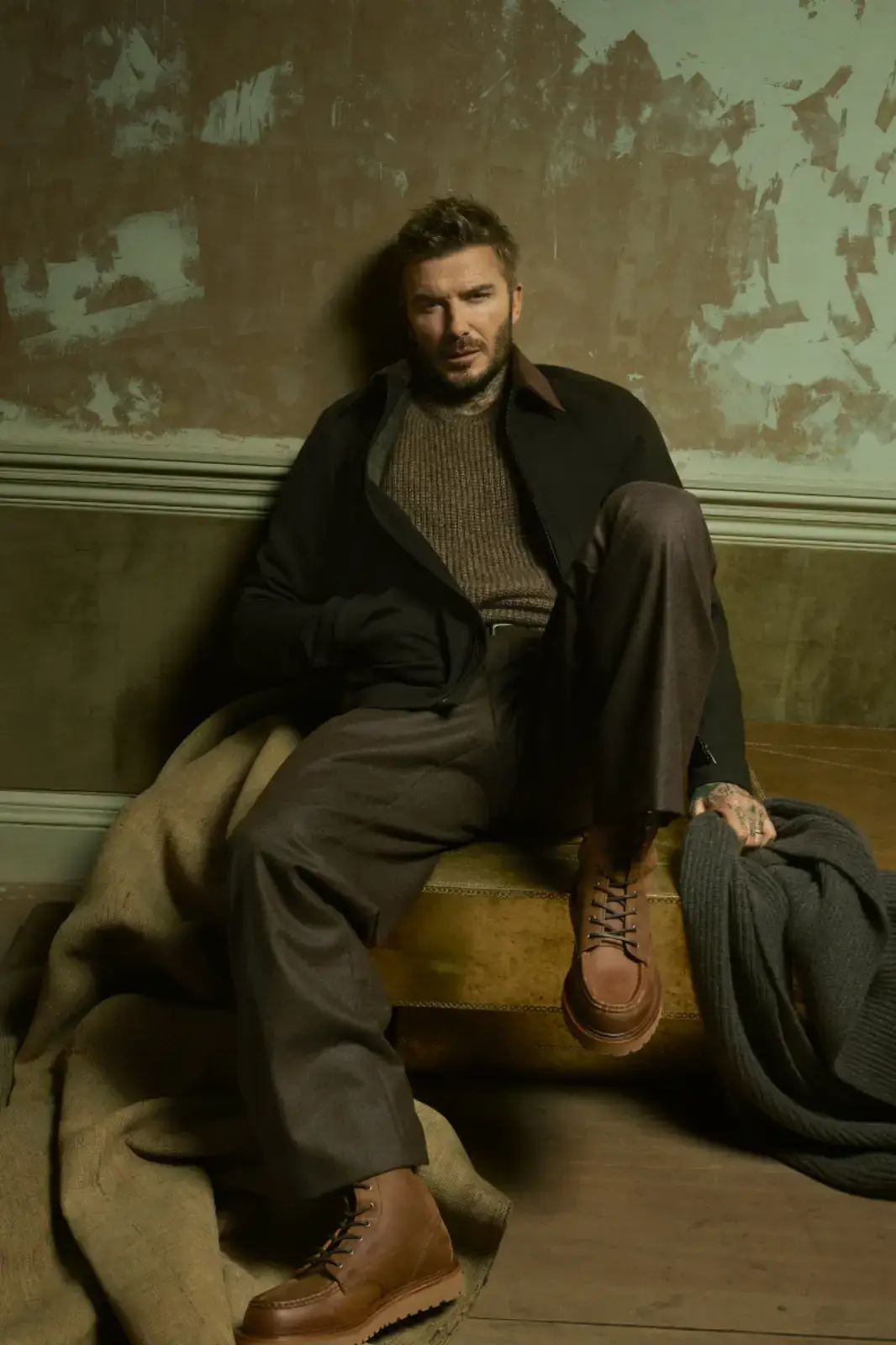 meilleures manteau homme mi-saison habillé-manteau-pull-pantalon-foncé-ceinture-botte-marron