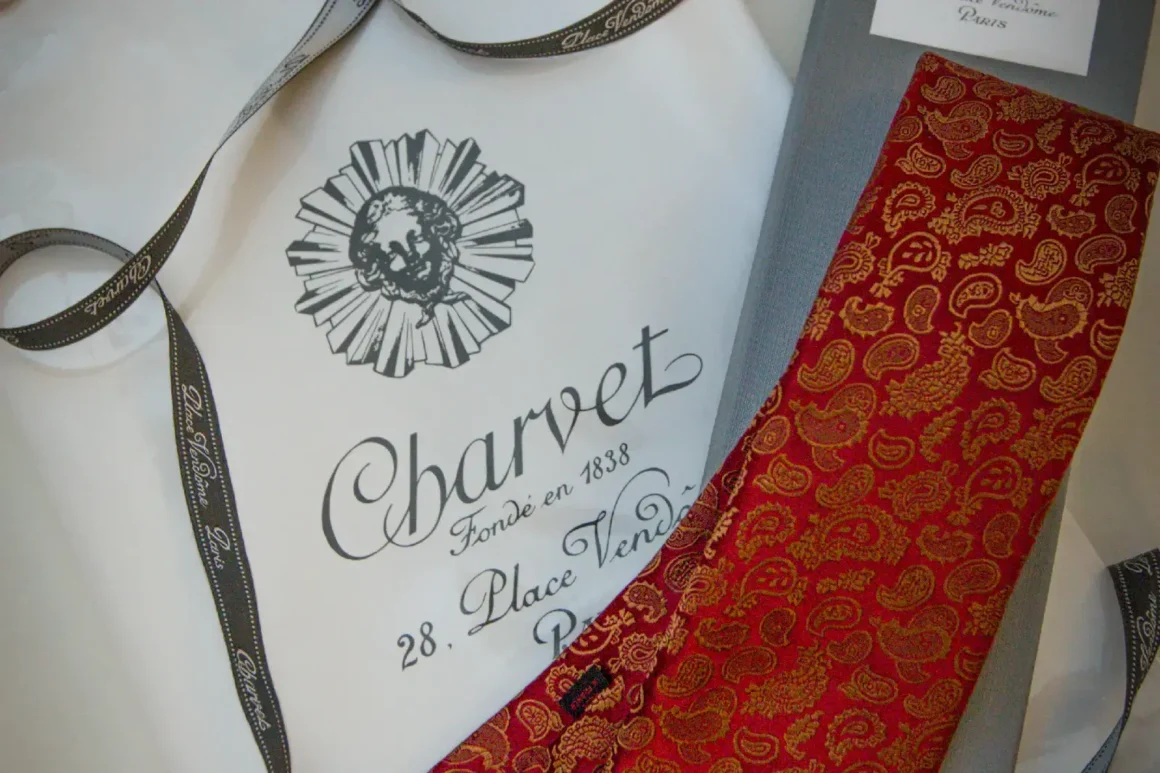Comment porter une cravate à un mariage