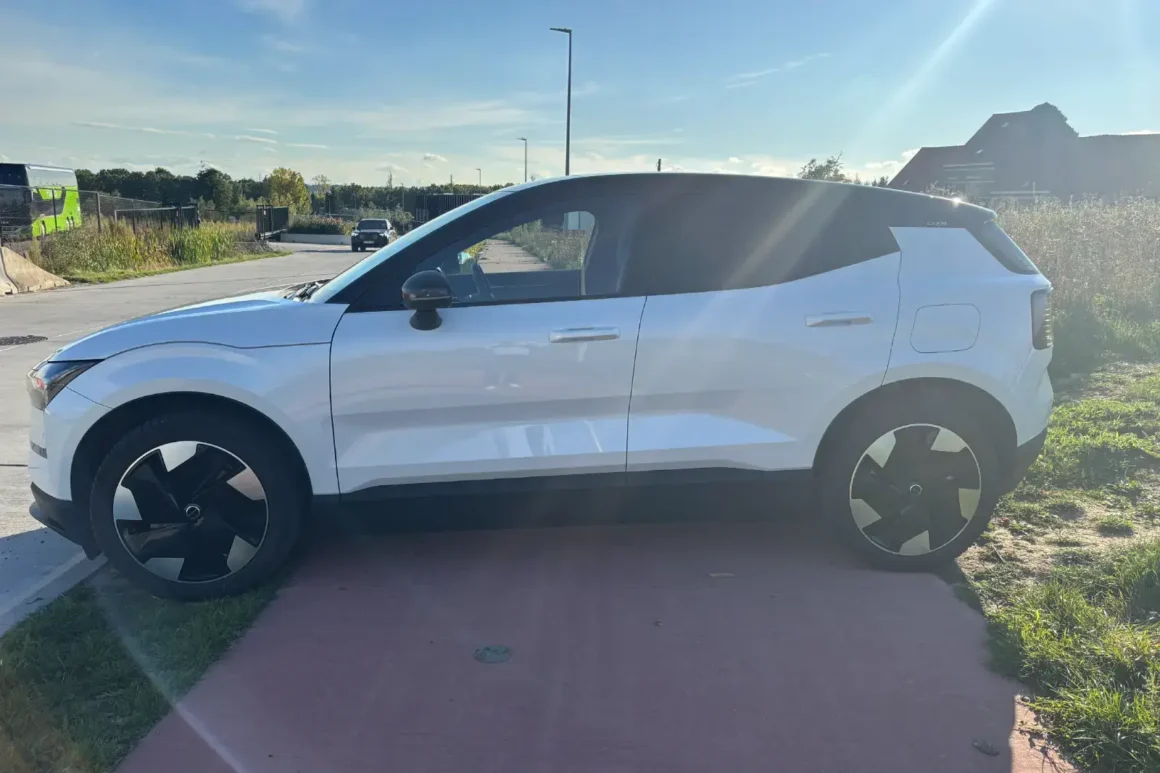 Essai Volvo EX30Plus2025électrique-Single Motor Extended Range—Crédit Photo Halhoule Mohamed-Blanche-Vue-Profil-coté-conducteur