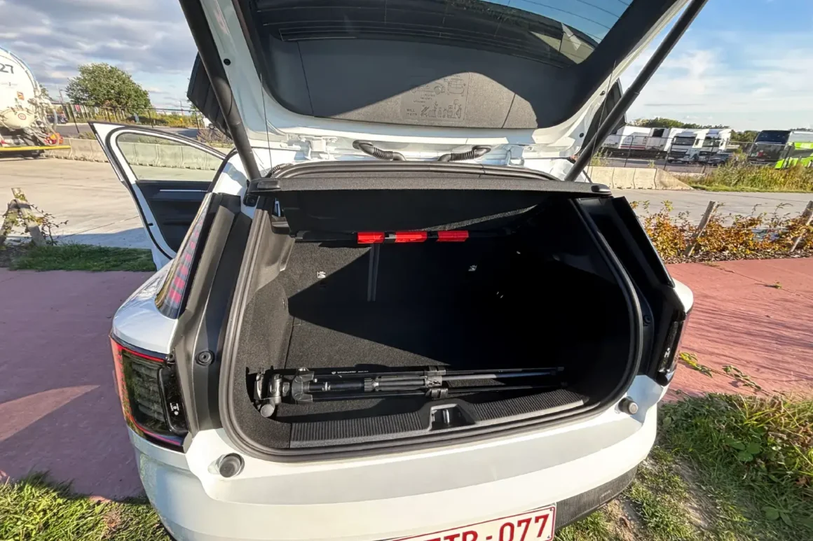 Essai Volvo EX30Plus2025électrique-Single Motor Extended Range—Crédit Photo Halhoule Mohamed-Blanche-Vue-coffre-ouvert