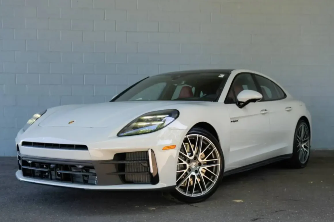 New 2026 Porsche Panamera 4 E-Hybrid Sedan in Lawrence Township