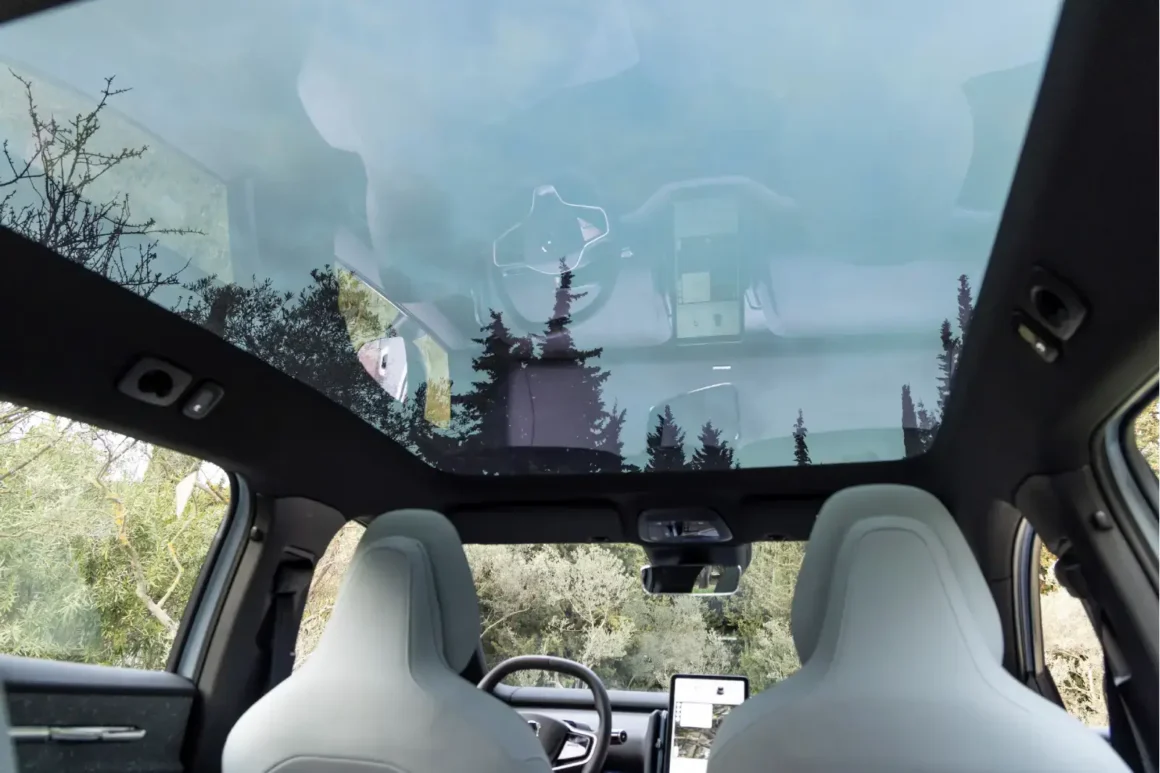 Volvo_EX30_-_Int_rieur_-_Essais_nationaux-toit-verre