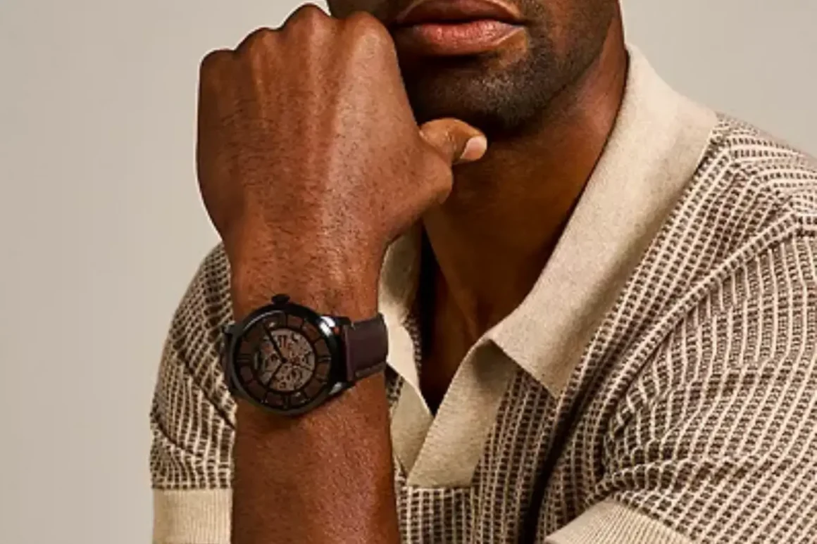 Fossil-group-Homme-noir-tshiert-montre-frossil