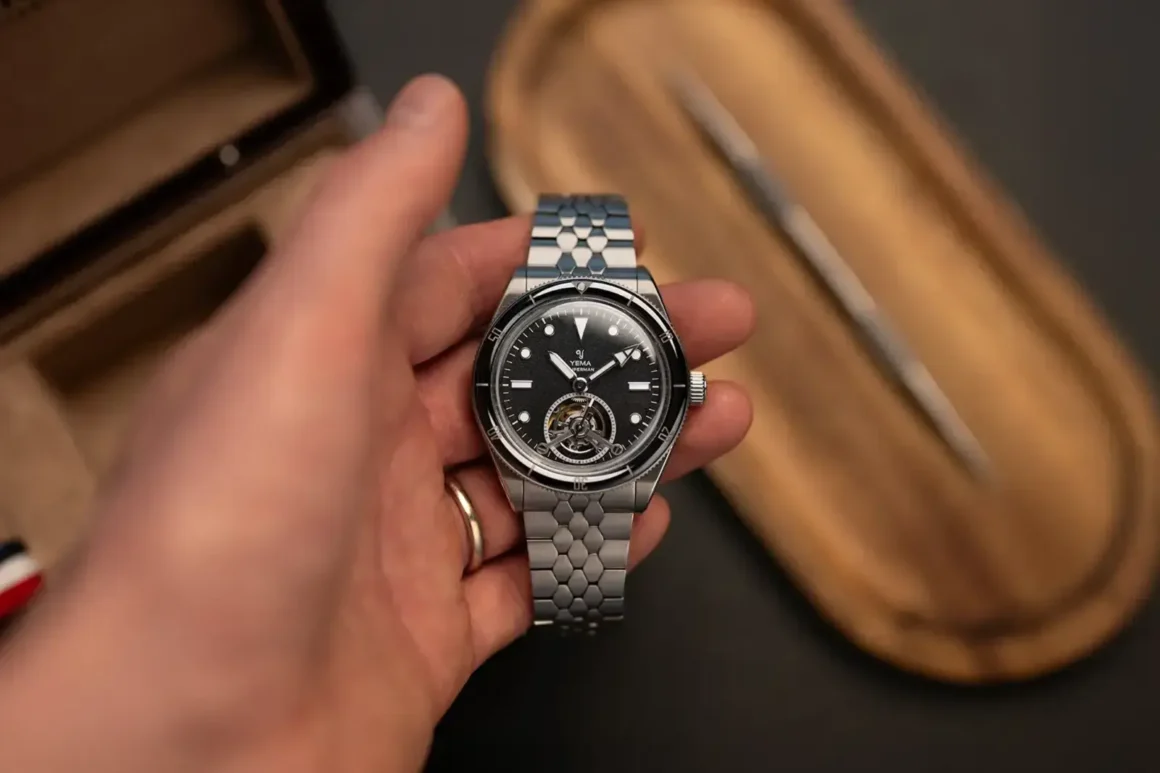 marques de montre française-Superman_Tourbillon_Banner_03_W1600