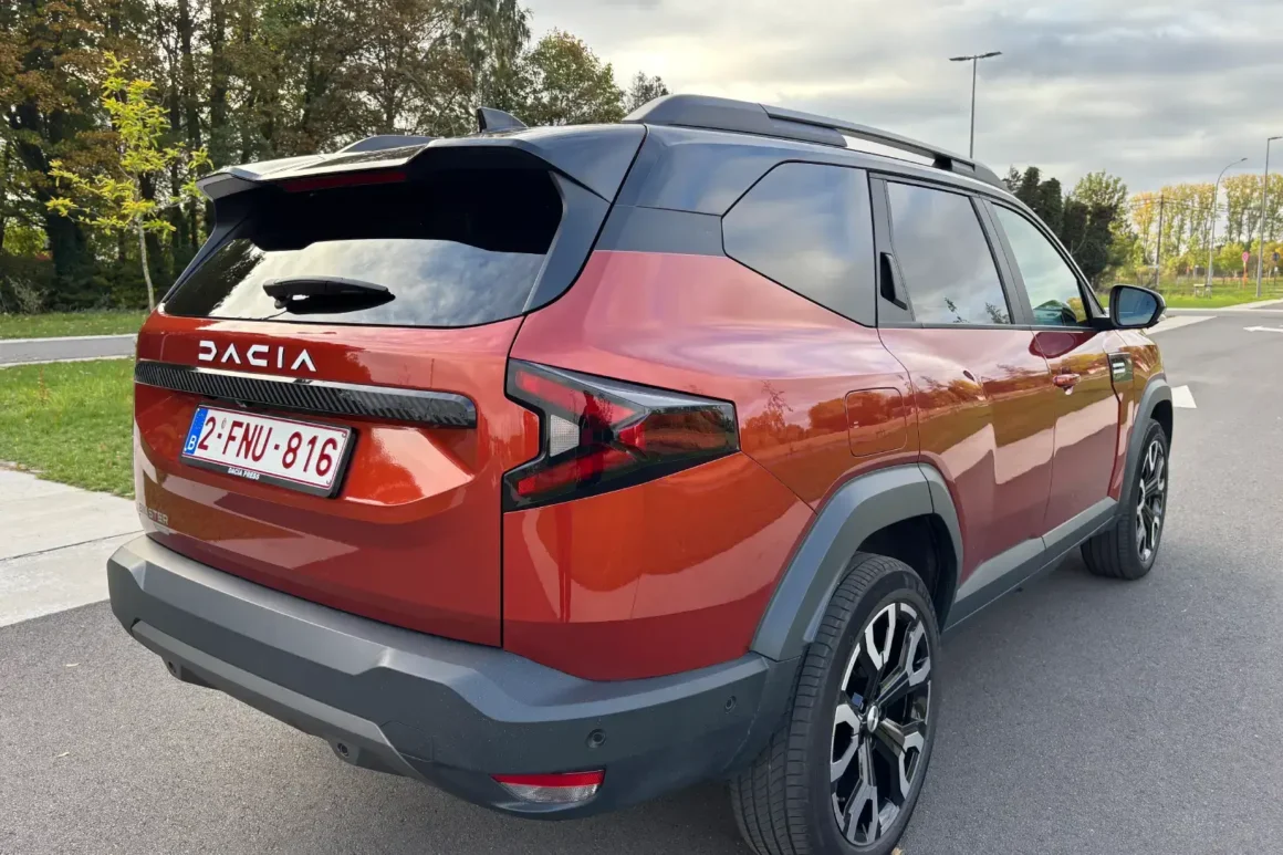 Dacia Bigster Hybrid Hybride 2026-Profil-arrière-conducteur