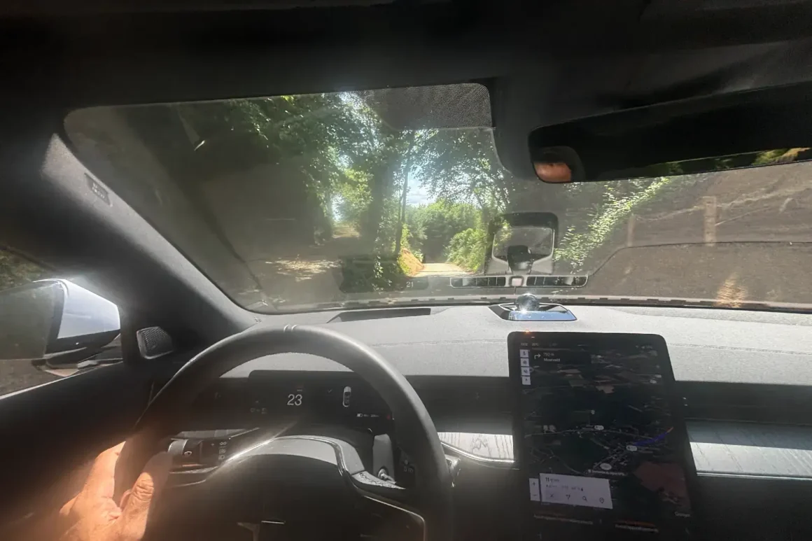 Essai Polestar3 blanche-conduite