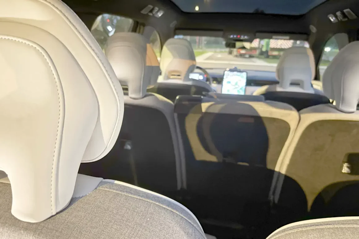 Volvo EX90-Twin-Motor-7 places