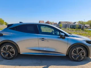 Essai Clio esprit Alpine full hybrid E-Tech 160-profil-coté-passagé
